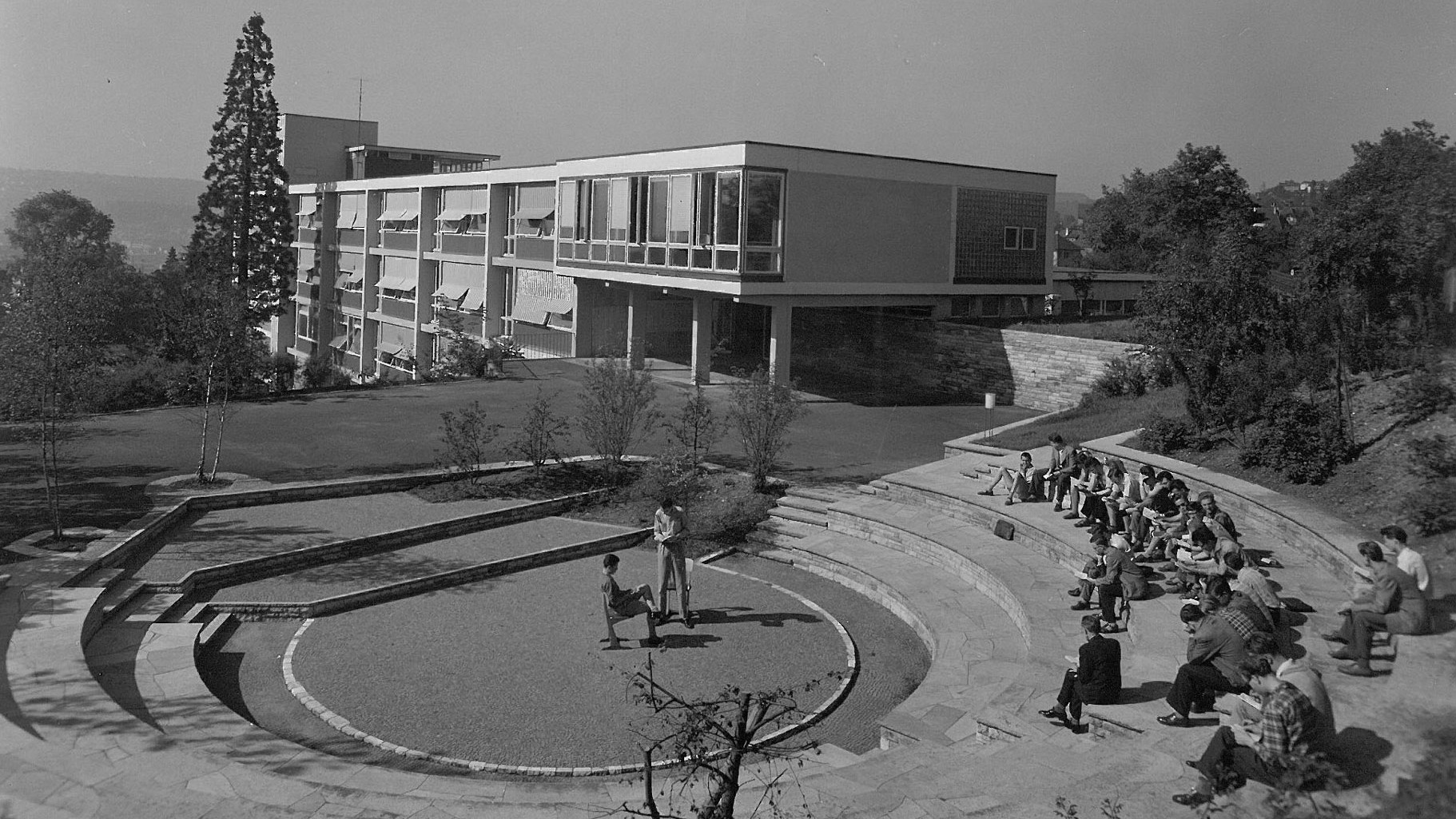 HSP Hoppe Sommer Planungs GmbH Architektur | Sanierung Eberhard-Ludwigs-Gymnasium Stuttgart | Archiv Klassenzimmer im Grünen